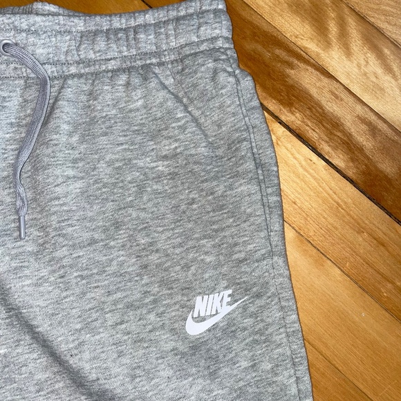 Nike Women's Sportswear Club Fleece Mid Rise Joggers Gray Heather Medium - Picture 3 of 12